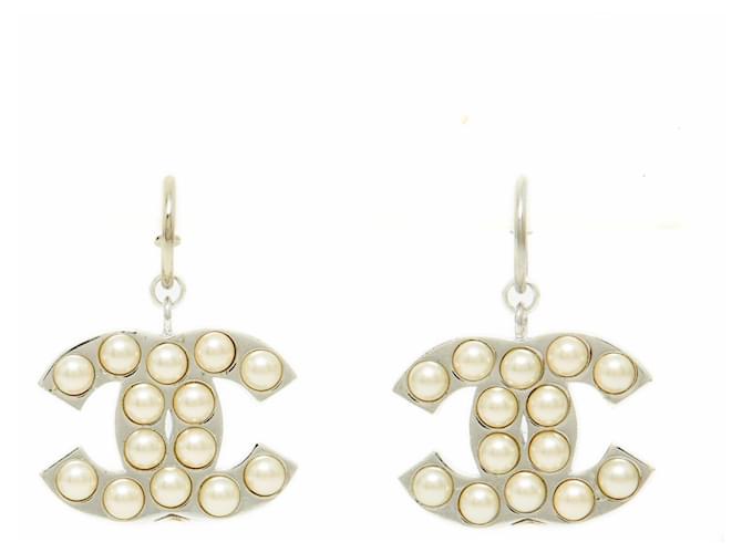 Chanel MAXI CC PEARLS ON HOOPS Silvery Metal  ref.394905