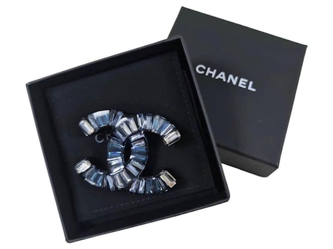 Chanel Blue Crystals CC Brooch Silvery Metal ref.395626 - Joli Closet