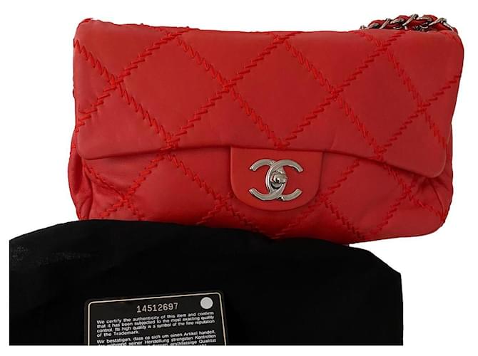 Chanel Bolsas Vermelho Couro  ref.395774