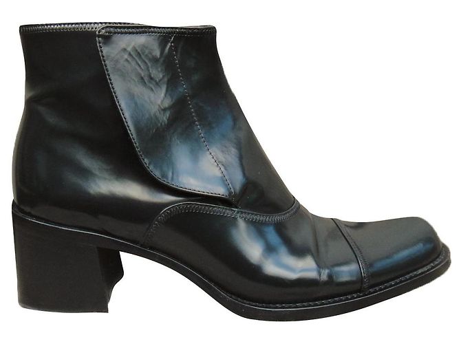 Prada Leder Stiefeletten Schwarz 38,5