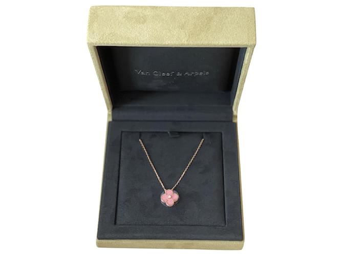 Van Cleef & Arpels 2021 Holiday Pendant Rose Gold Diamond Rhodonite Pink  ref.396782