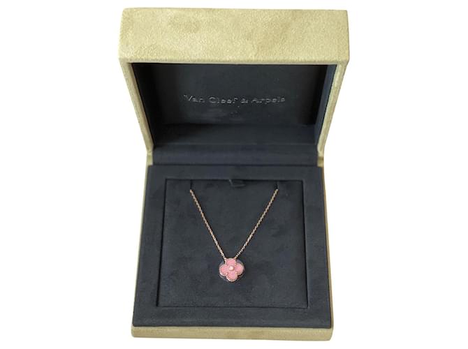 Van Cleef & Arpels 2021 Holiday Pendant Rose Gold Diamond Rhodonite Pink 