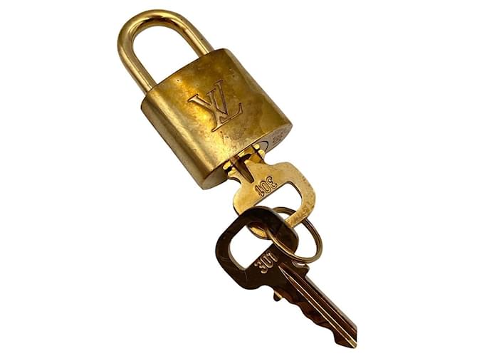 louis-vuitton lock and key 10