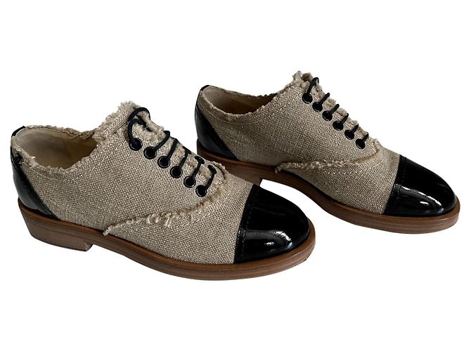 Chanel Schnürsenkel Oxfords Beige