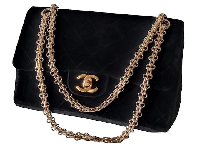 Sac Chanel Timeless Classique Vintage en velours Noir  ref.397320