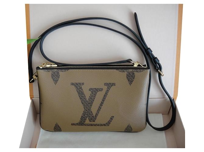 Louis Vuitton lined Zip Reverse Pouch Bag Brown Cloth  ref.398801
