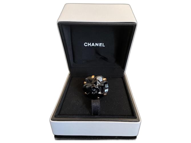 Chanel CAMELLIA Black Yellow gold  ref.399109