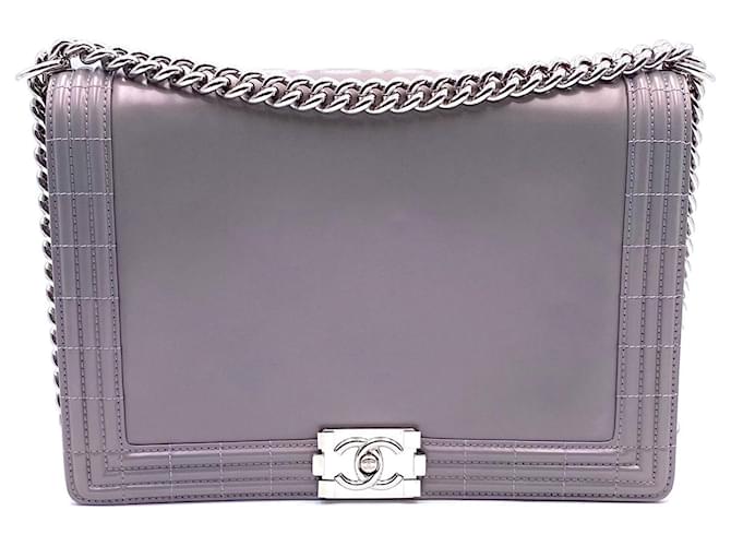 Chanel Boy bag GM in vernice grigio-lilla cangiante Pelle Pelle verniciata  ref.399308