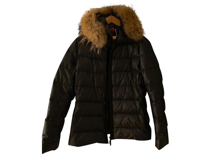 Abrigo Moncler azul marino de nylon con piel de mapache