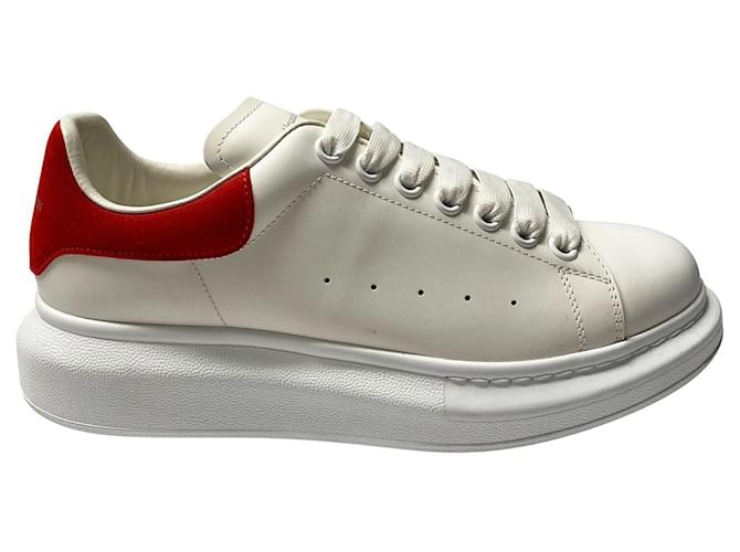Sneakers oversize Alexander Mcqueen in pelle bianca Bianco  ref.399960