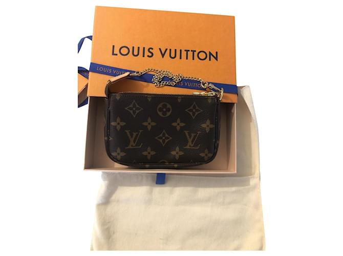 Louis Vuitton Monogram mini pouch Brown Leather  ref.400239