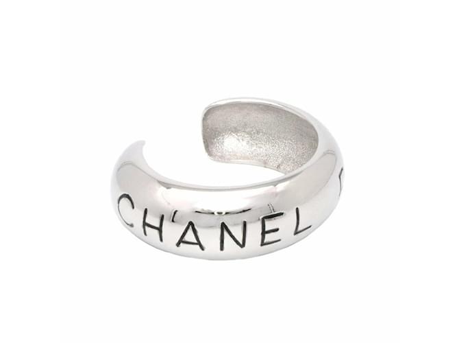Chanel 96p Bracciale rigido con logo in argento  ref.400298