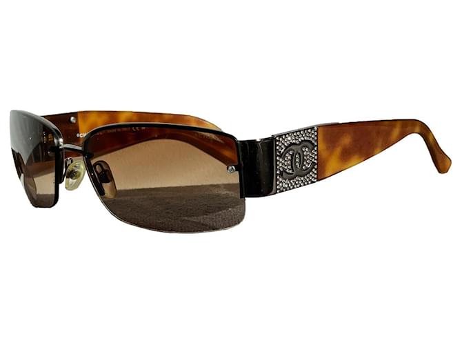 Chanel Des lunettes de soleil Plastique Marron  ref.400339