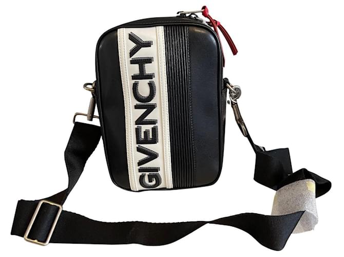 GIVENCHY Black Leather  ref.401866