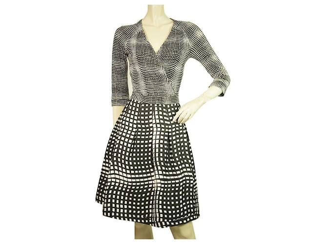 DVF Diane Von Furstenberg Amelia Two Black White Plaid Wrap Knee Dress Sz 4