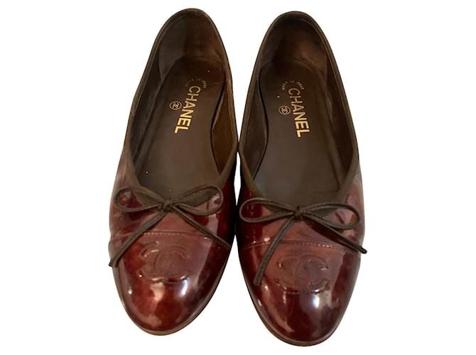 Chanel Zapatillas de ballet Burdeos Charol  ref.402570