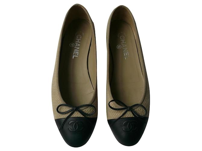 CHANEL Two-tone beige and black ballerinas T40 It Cloth  ref.403049