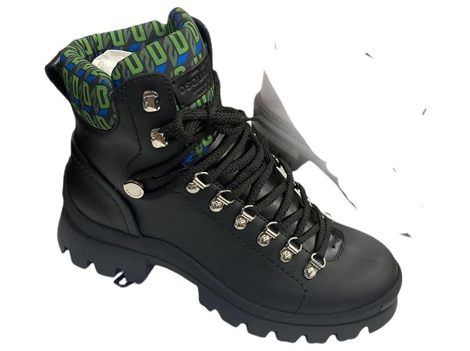 Dsquared2 Stivaletti da trekking con canotta con monogramma