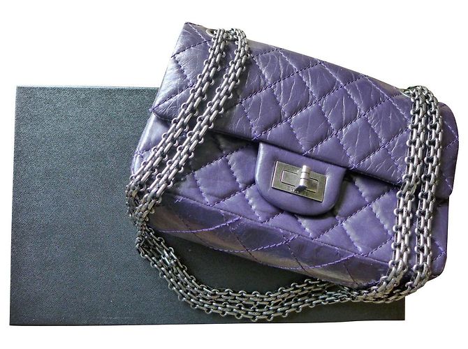 Bolsa de mão Chanel 2.55 em couro roxo escuro