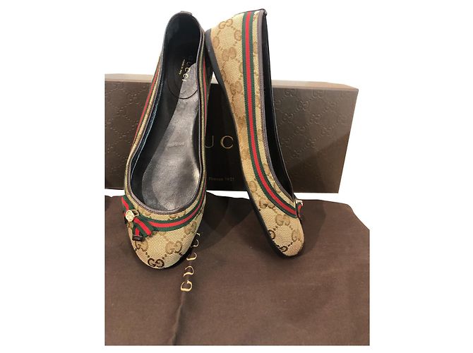 Gucci bailarines
