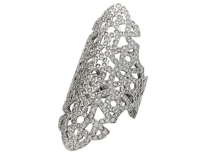 Anel Repossi "Maure" em ouro branco e diamantes.