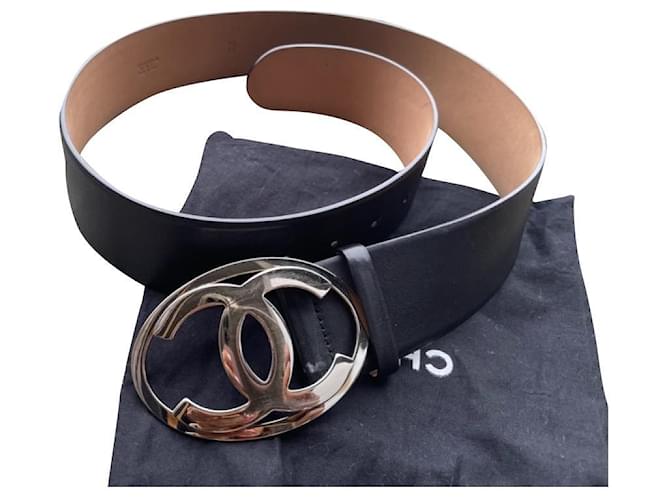 Chanel Cinturones Negro Cuero  ref.404410