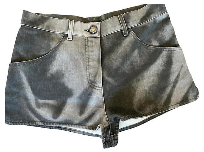 Chanel Pantalones cortos Gris Algodón  ref.404418