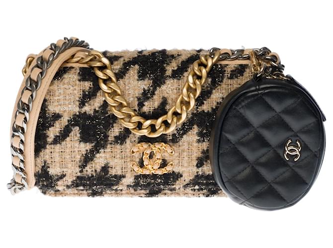 Chanel 19 Rare Chanel Wallet on Chain shoulder bag (WOC) limited edition in  beige and black Tweed with removable black quilted leather wallet,  garniture en métal doré ref.404424 - Joli Closet