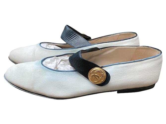 Vintage Chanel ballet flats White Navy blue Gold hardware Leather Cloth  Metal  - Joli Closet