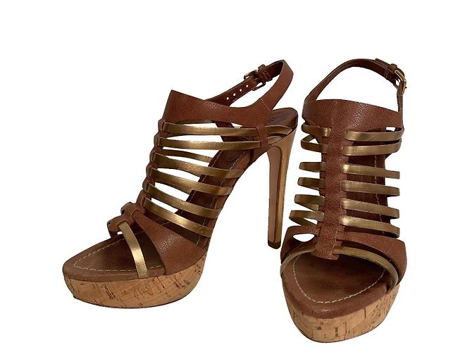 Sandali Miu Miu in pelle beige e oro D'oro