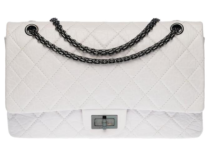 Bolsa de mão Chanel esplêndida e majestosa 2.55 Reedição 227 em couro branco acolchoado, acabamento de metal prateado enegrecido  ref.405434