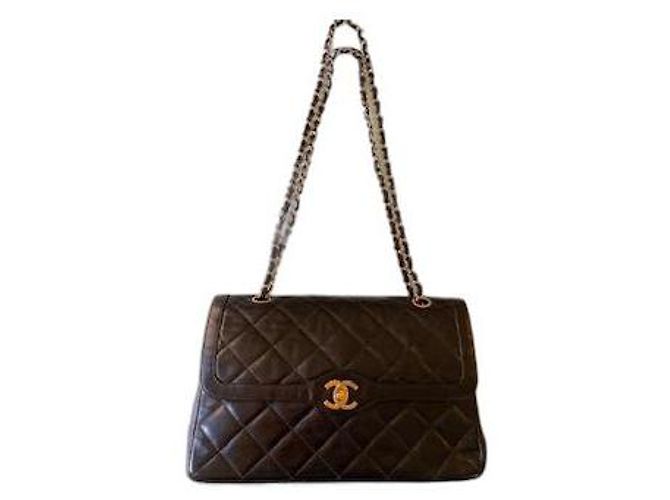 Timeless Chanel Handtasche aus schwarzem Leder