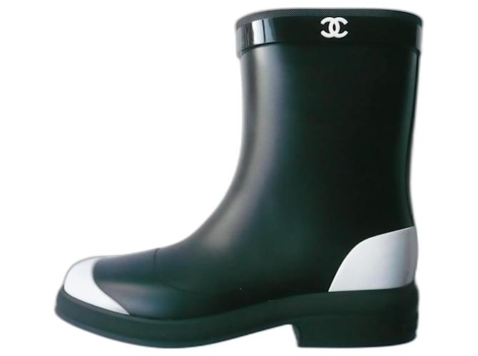 CHANEL New rubber rain boots T41 It Black ref.407679 - Joli Closet
