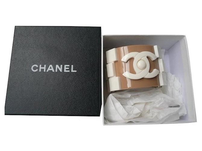 CHANEL "Légo Brick" cuff Beige and ecru two-tone resin very good condition  ref.408141