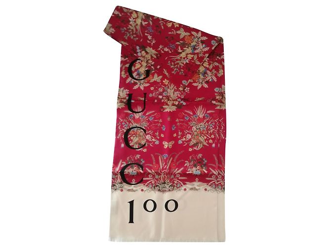 Stola Gucci in seta rosa
