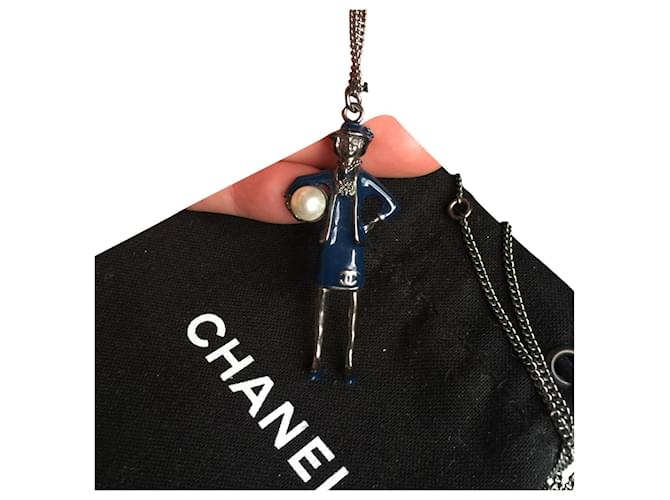 Chanel COLLECTOR AND RARISSIME IS WORN FROM 2 manners  ( long or short ) Metal  ref.408668
