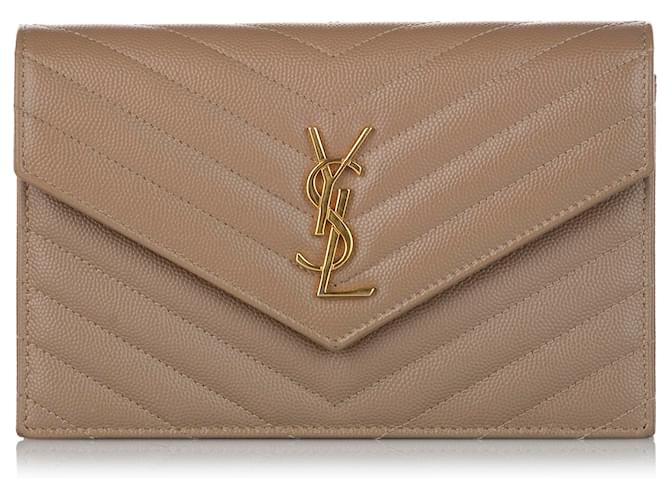 Yves Saint Laurent YSL bolso bandolera marrón de piel con sobre con monograma Chevron Castaño Beige Cuero Becerro  ref.411491