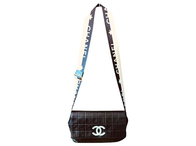 Chanel Handtaschen Schwarz Leder Seide  ref.411797