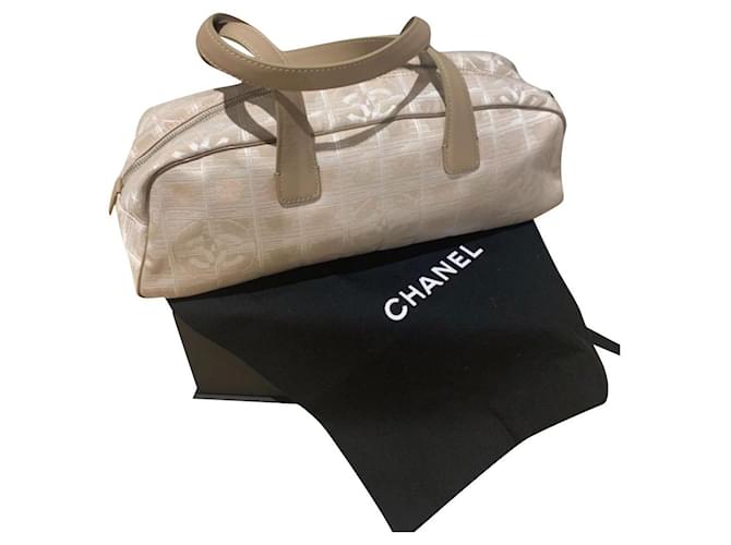 Chanel Handbags Cream  ref.412342