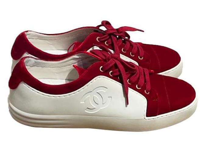 Chanel Sneakers White Red Leather Velvet ref.413043 - Joli Closet