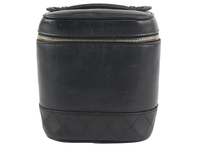 Vanity Chanel Capa de cosmética preta acolchoada em pele de cordeiro com bolsa de couro  ref.413434