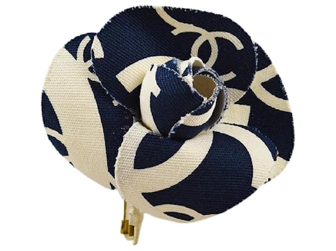 [Occasion] CHANEL Vintage White Navy Camellia Corsage Coton Métal Blanc Bleu Marine  ref.414046