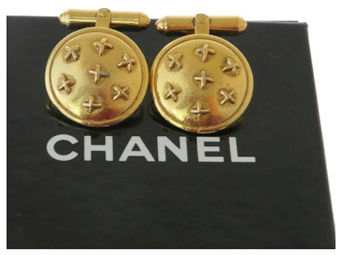[Usado] Abotoaduras Chanel de metal dourado com caixa de armazenamento 66JC505 Casimira  ref.414056