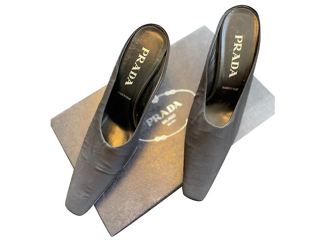 Prada Pantoletten mit Absatz Schwarz