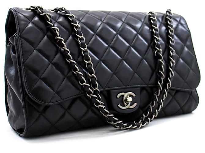 Chanel 12" Borsa a tracolla a catena grande con coulisse e patta in pelle di agnello nera Nero  ref.414193