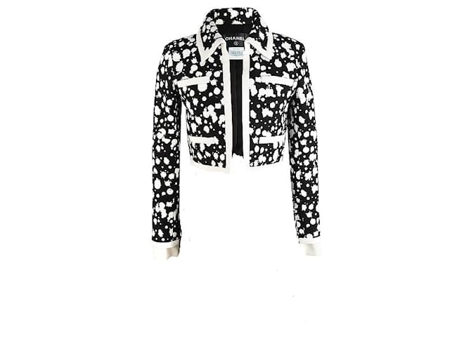 Jaqueta Chanel de tweed com manchas pretas e brancas Preto Branco Seda  ref.415056