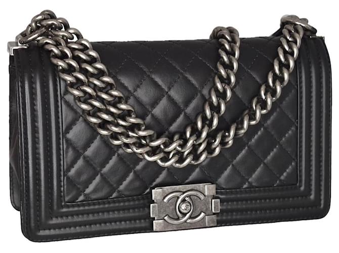 Chanel Black Boy Medium Flap Bag Leather ref.415597 - Joli Closet
