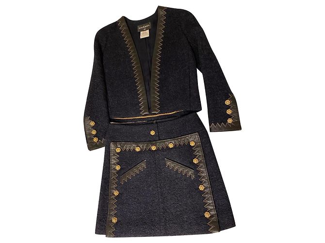 Completo Gonna e Giacca Chanel in Tweed Ecru e Nero D'oro Blu navy