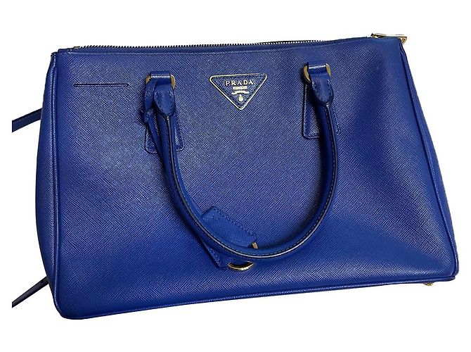 Bolsa Prada de couro saffiano azul royal