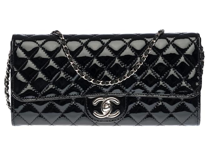 Superba borsa classica Chanel della collezione "East West" in vernice nera trapuntata, Garniture en métal argenté Nero Pelle verniciata  ref.417394